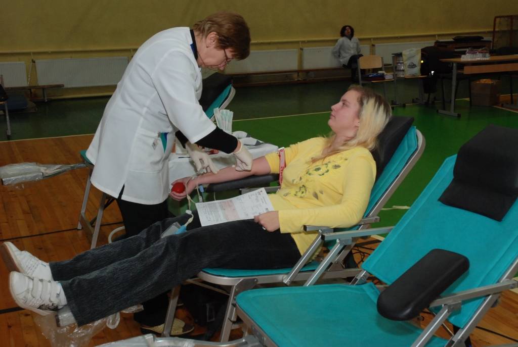 Pirmdien, 22. decembrī, no pulksten 10 līdz 13.30 Grobiņas ģimnāzijas sporta zālē norisinājās Latvijas Sarkanā Krusta Liepājas komitejas un Valsts Asinsdonoru centra (VADC) akcija "Izglāb dzīvību ziemassvētkos"! 

Pavisam asinis nodeva 24...
Autors: Ilze Vainovska