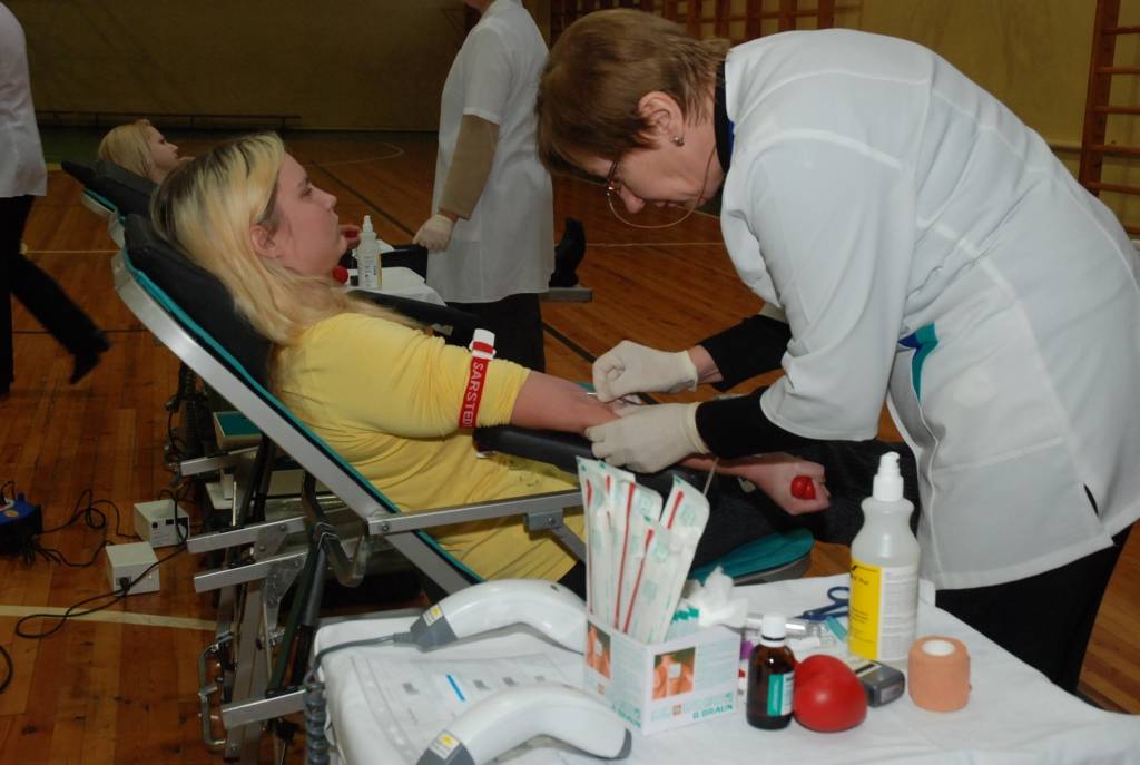 Pirmdien, 22. decembrī, no pulksten 10 līdz 13.30 Grobiņas ģimnāzijas sporta zālē norisinājās Latvijas Sarkanā Krusta Liepājas komitejas un Valsts Asinsdonoru centra (VADC) akcija "Izglāb dzīvību ziemassvētkos"! 

Pavisam asinis nodeva 24...
Autors: Ilze Vainovska