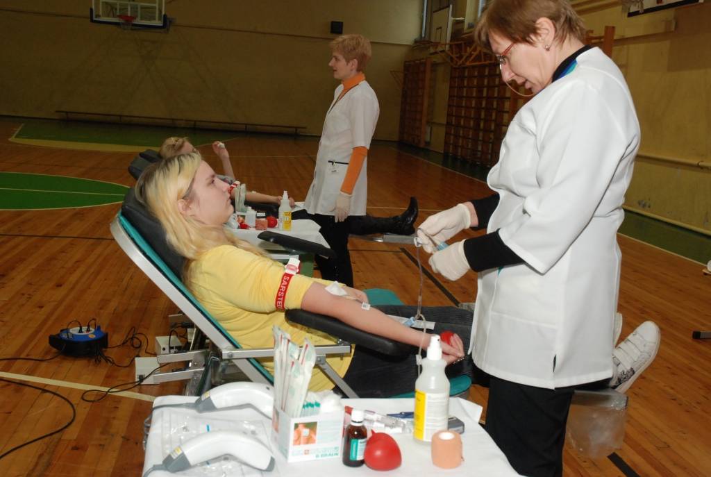 Pirmdien, 22. decembrī, no pulksten 10 līdz 13.30 Grobiņas ģimnāzijas sporta zālē norisinājās Latvijas Sarkanā Krusta Liepājas komitejas un Valsts Asinsdonoru centra (VADC) akcija "Izglāb dzīvību ziemassvētkos"! 

Pavisam asinis nodeva 24...
Autors: Ilze Vainovska