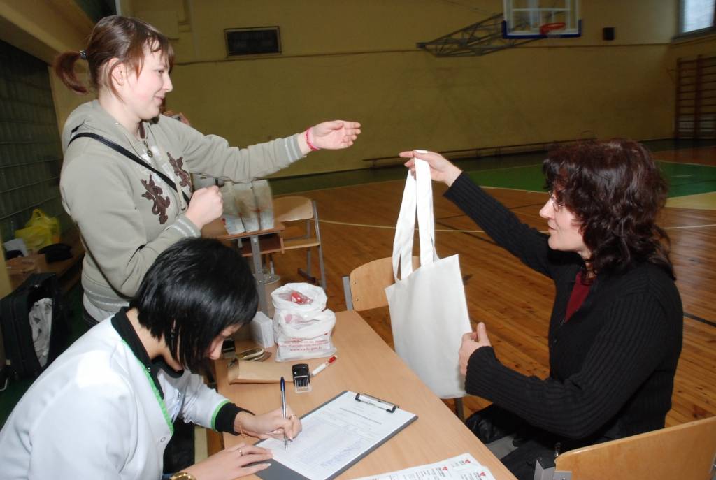 Pirmdien, 22. decembrī, no pulksten 10 līdz 13.30 Grobiņas ģimnāzijas sporta zālē norisinājās Latvijas Sarkanā Krusta Liepājas komitejas un Valsts Asinsdonoru centra (VADC) akcija "Izglāb dzīvību ziemassvētkos"! 

Pavisam asinis nodeva 24...
Autors: Ilze Vainovska