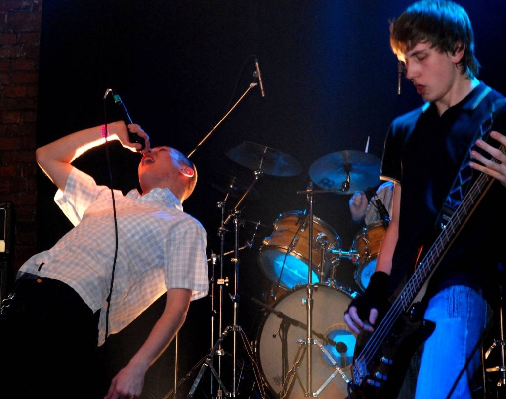 Naktī uz piektdienu, 19. decembri, Liepājas klubā "Fontaine Palace" notika pasākums "Liepāja Rock City". Šoreiz tajā spēlēja "Return to Surface" un faniem pēc ilgāka pārtraukuma bija iespēja dzirdēt arī "Well Set". Grupa "Well Set" jau...
Autors: Uldis Dobelis