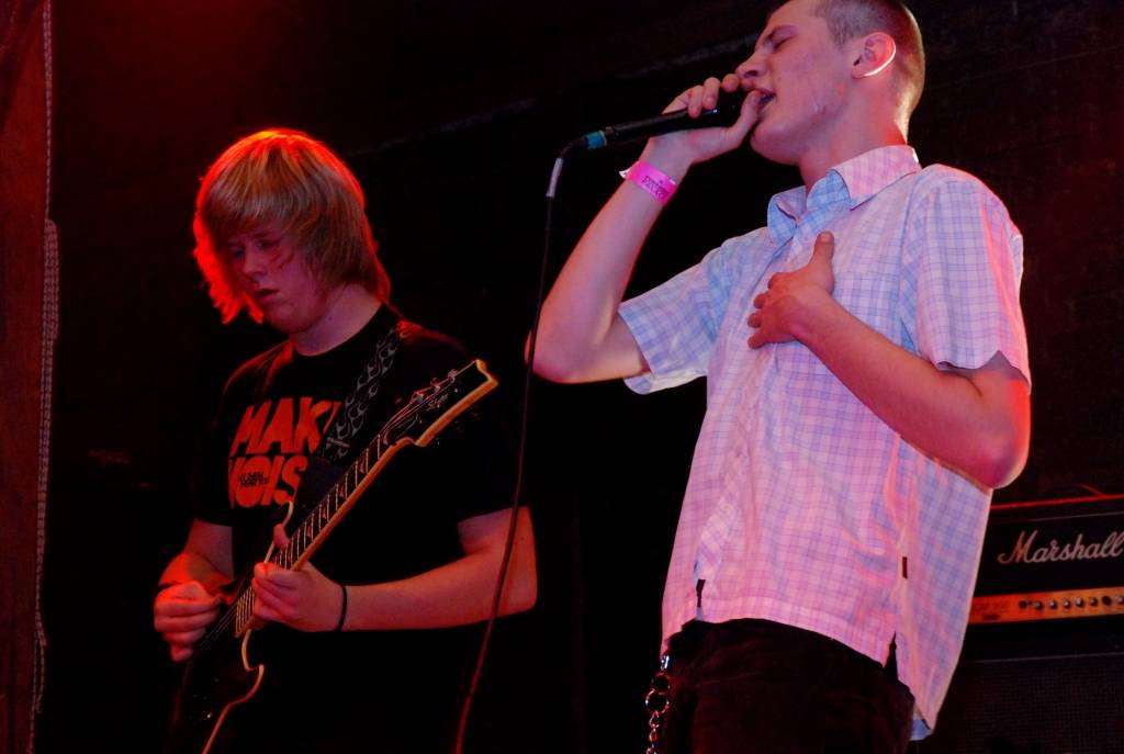 Naktī uz piektdienu, 19. decembri, Liepājas klubā "Fontaine Palace" notika pasākums "Liepāja Rock City". Šoreiz tajā spēlēja "Return to Surface" un faniem pēc ilgāka pārtraukuma bija iespēja dzirdēt arī "Well Set". Grupa "Well Set" jau...
Autors: Uldis Dobelis