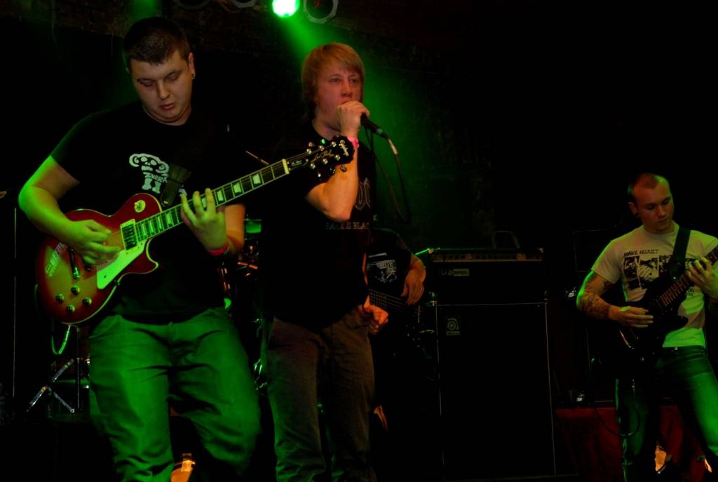 Naktī uz piektdienu, 19. decembri, Liepājas klubā "Fontaine Palace" notika pasākums "Liepāja Rock City". Šoreiz tajā spēlēja "Return to Surface" un faniem pēc ilgāka pārtraukuma bija iespēja dzirdēt arī "Well Set". Grupa "Well Set" jau...
Autors: Uldis Dobelis