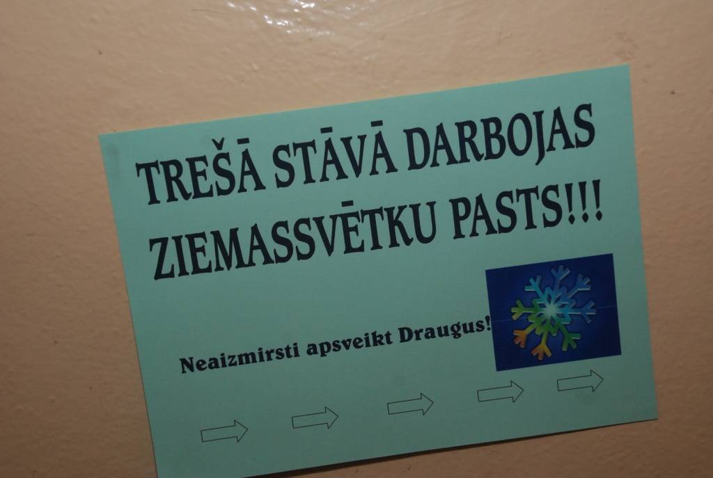 Vēl tikai viena diena Otaņķu pagasta Rudes pamatskolas audzēkņus šķir no Ziemassvētku vecīša, saldumu paciņas, liecības un brīvlaika.  “Ziemassvētku vecītis ir! Viņu rādīja televīzijā, TV3 ziņās. Tikai es neticu, ka viņš atlido pa gaisu ar...
Autors: Anita Kantāne