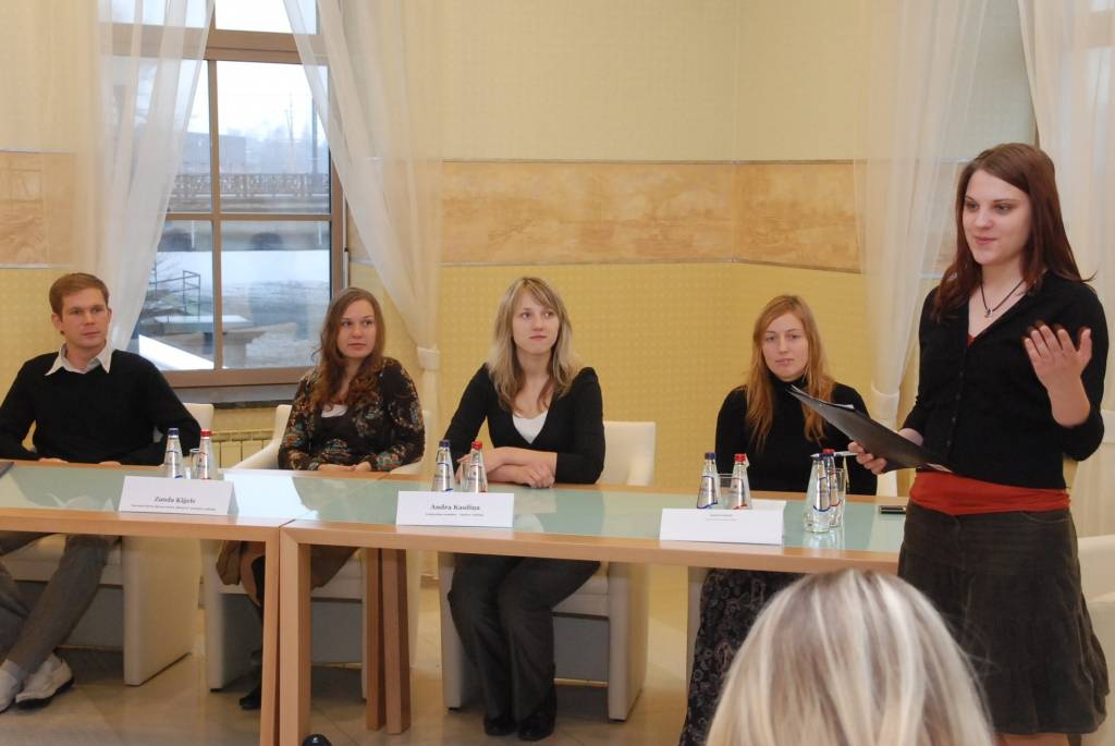 Liepājā atpūtas kompleksā “Libava” šodien labdarības akcijas – mākslas darbu izsoles rīkotāji iepazīstināja ar plānoto izsoli 18. decembrī. Akciju trešo gadu organizē Liepājas Universitātes studiju programmas “Kultūras vadība” studenti....
Autors: Iluta Dreimane