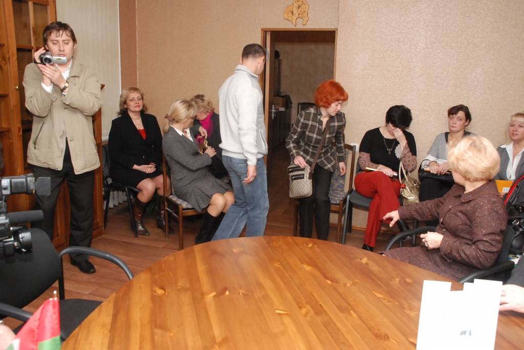 Bezmaksas juridiskās konsultācijas par darba tiesiskajām attiecībām, darba aizsardzību un strīdu risināšanu tagad būs pieejamas ne vien arodbiedrības biedriem. Pirmdienās un ceturtdienās konsultācijas Celtnieku ielā 19 tiks sniegtas no...
Autors: Ilze Vainovska