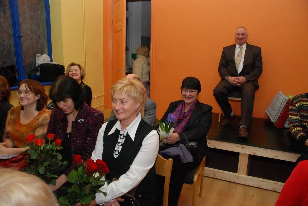 Liepājas Leļļu teātra jubileja 23. janvāra vakarā noslēdzās ar "Kāpostnieku", kurā bija gan apsveikumi, gan bijušo teātra darbinieku sumināšana. Vakarā suminājumus saņēma arī Leļļu teātra direktors Rihards Belte, kuram šonedēļ apritēja 60...
Autors: Uldis Dobelis
