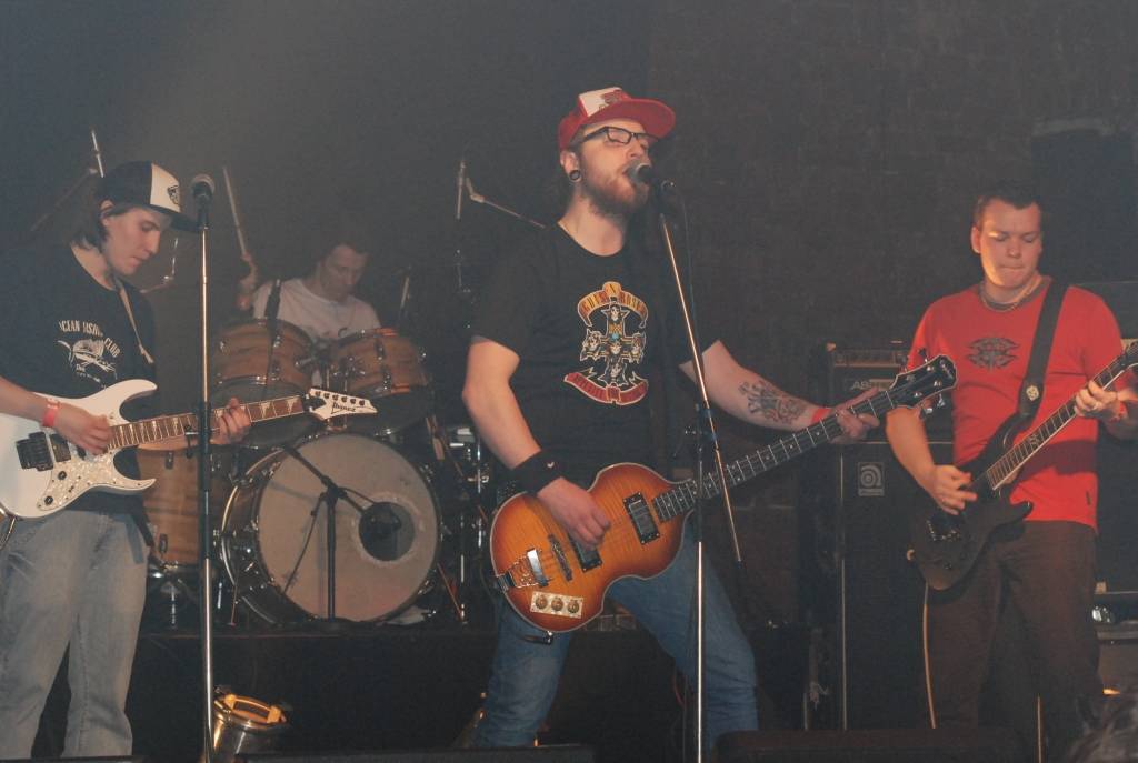 Rīgas alternatīvā grupa "Zoltan" 23. janvārī Liepājas klubā "Fontaine Palace" prezentēja savu pirmo albumu "Suffer for the Goods". Liepājniekiem pirmajiem bija iespēja ievērtēt grupas albumu, ko paši mūziķi bija saņēmuši dienu iepriekš....
Autors: Uldis Dobelis