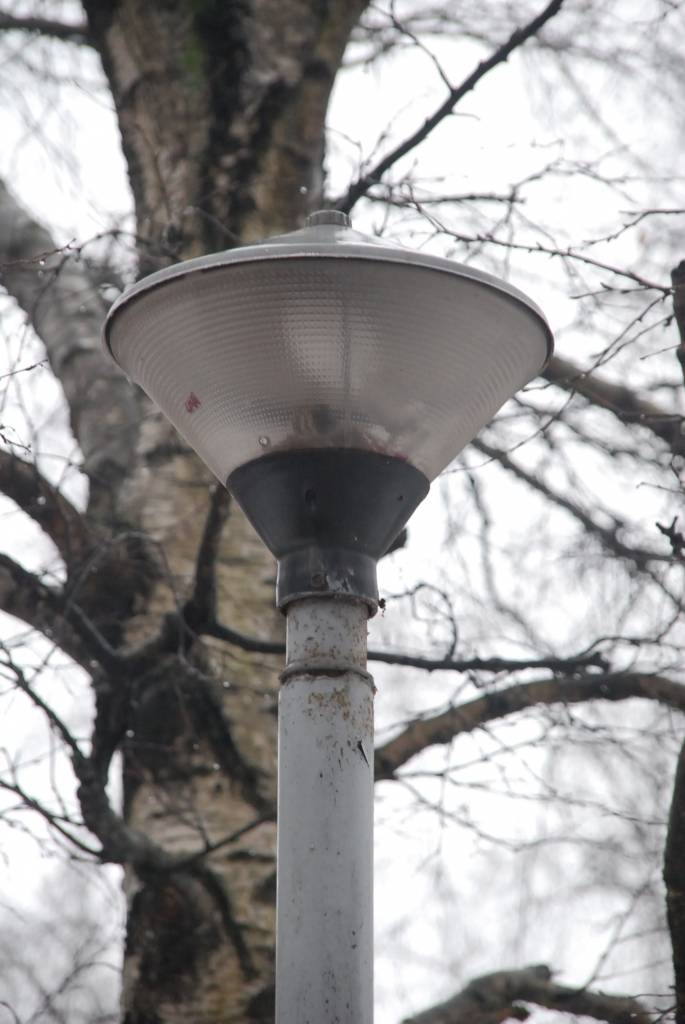 Liepājā ielu apgaismošanai šogad tērēs par 40 000 latu vairāk nekā pērn, vēstī SIA "Komunālā pārvalde" valdes priekšsēdētājs Ģirts Reinbergs. Pērn Liepājā ielu apgaismošanai tika iztērēti Ls 380 000, bet 2009.gadā paredzēts tērēt Ls 420...
