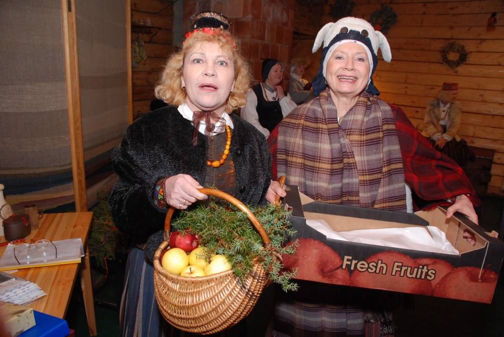 "Palīdzi man badu ciest. Es tev palīdzēšu medu ēst,” ar šādiem vārdiem folkloras kopa „Atštaukas” bija aicinājušas savus draugus, atbalstītājus un kaimiņus trešdienas vakarā ierasties ciemos. Svinību iemesls – folkloras kopa piekto gadu...
Autors: Anita Kantāne