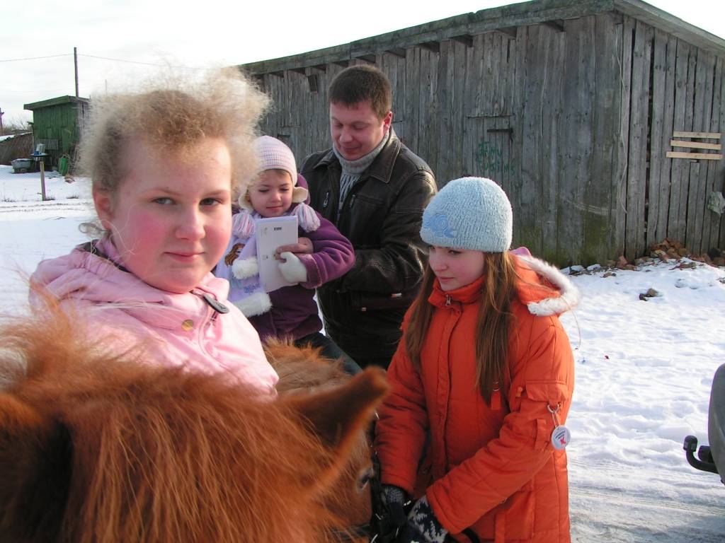 Vaiņodes pagasta Augustē sestdien vietējie iedzīvotāji un ikviens interesents tika aicināts baudīt ziemas priekus. 

Rīta pusē bērniem piedāvāja izjādes ar ponijiem un braucienus zirga vilktās kamanās. Augumā lielāki svētku dalībnieki...
Autors: Iluta Dreimane
