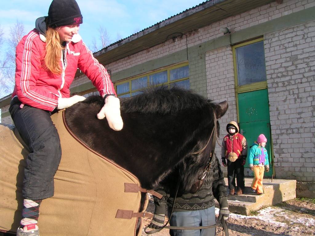 Vaiņodes pagasta Augustē sestdien vietējie iedzīvotāji un ikviens interesents tika aicināts baudīt ziemas priekus. 

Rīta pusē bērniem piedāvāja izjādes ar ponijiem un braucienus zirga vilktās kamanās. Augumā lielāki svētku dalībnieki...
Autors: Iluta Dreimane