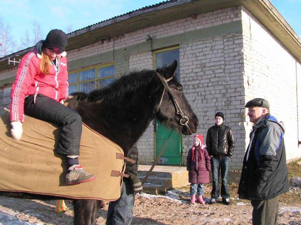 Vaiņodes pagasta Augustē sestdien vietējie iedzīvotāji un ikviens interesents tika aicināts baudīt ziemas priekus. 

Rīta pusē bērniem piedāvāja izjādes ar ponijiem un braucienus zirga vilktās kamanās. Augumā lielāki svētku dalībnieki...
Autors: Iluta Dreimane
