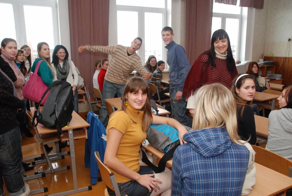 2008./2009. mācību gada 2. semestris Grobiņas vidusskolā sācies dramatiski – jālikvidē 10. un 11. klase. To ietekmējuši pēkšņie Ministru kabineta lēmumi, kas publiskoti 30. decembrī, bet stājušies spēkā jau 1. janvārī. 

Visi deviņi 11....
Autors: Iluta Dreimane