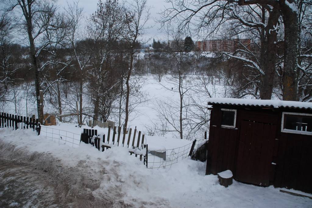 Otrās grupas redzes invalīds Oskars Eglītis ar dzīvesbiedri pašvaldības ēkā – Lažas pagasta “Klosterē” – dzīvo jau sen. Pirms četriem gadiem viņam kaimiņos otrā stāva dzīvoklī iemitināta pensionāru ģimene – Aleksandrs Veļigorskis un...
Autors: Anita Platace