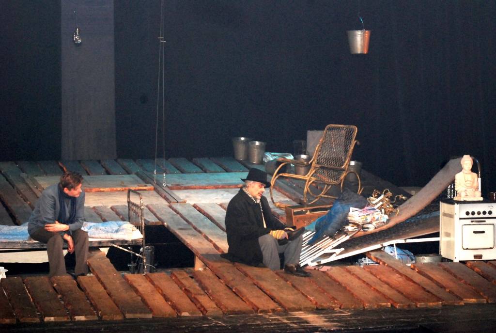 Piektdien, 27. februārī, pulksten 19 Liepājas teātrī sākas Harolda Pintera lugas “Sargs” pirmizrāde. Jaunais režisors Juris Jonelis ir pārliecināts, ka izrāde uzrunās jebkuru, kurš meklē savu vietu pasaulē un ir gatavs kaut ko mainīt, lai...
Autors: Uldis Dobelis