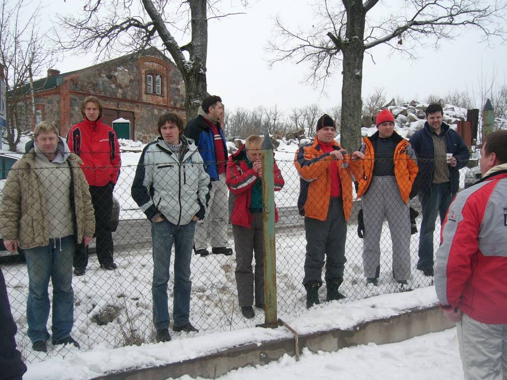 Bildes no Latvijas autorallija čempionāta otrā posma - rallija "Sarma 2009". Tajā absolūtajā vērtējumā triumfēja Aivja Egles ekipāža. "Liepājas Rallija komandas" braucējus Normundu Verbeli un Igoru Bartaščenoku Gulbenes apkārtnes ceļos...
Autors: Uldis Dobelis