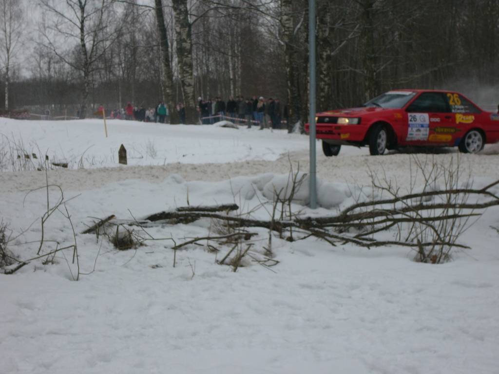 Bildes no Latvijas autorallija čempionāta otrā posma - rallija "Sarma 2009". Tajā absolūtajā vērtējumā triumfēja Aivja Egles ekipāža. "Liepājas Rallija komandas" braucējus Normundu Verbeli un Igoru Bartaščenoku Gulbenes apkārtnes ceļos...
Autors: Uldis Dobelis