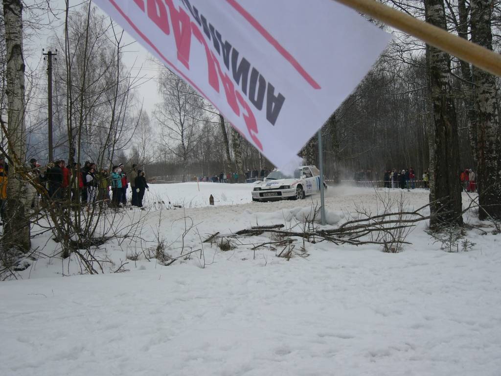 Bildes no Latvijas autorallija čempionāta otrā posma - rallija "Sarma 2009". Tajā absolūtajā vērtējumā triumfēja Aivja Egles ekipāža. "Liepājas Rallija komandas" braucējus Normundu Verbeli un Igoru Bartaščenoku Gulbenes apkārtnes ceļos...
Autors: Uldis Dobelis