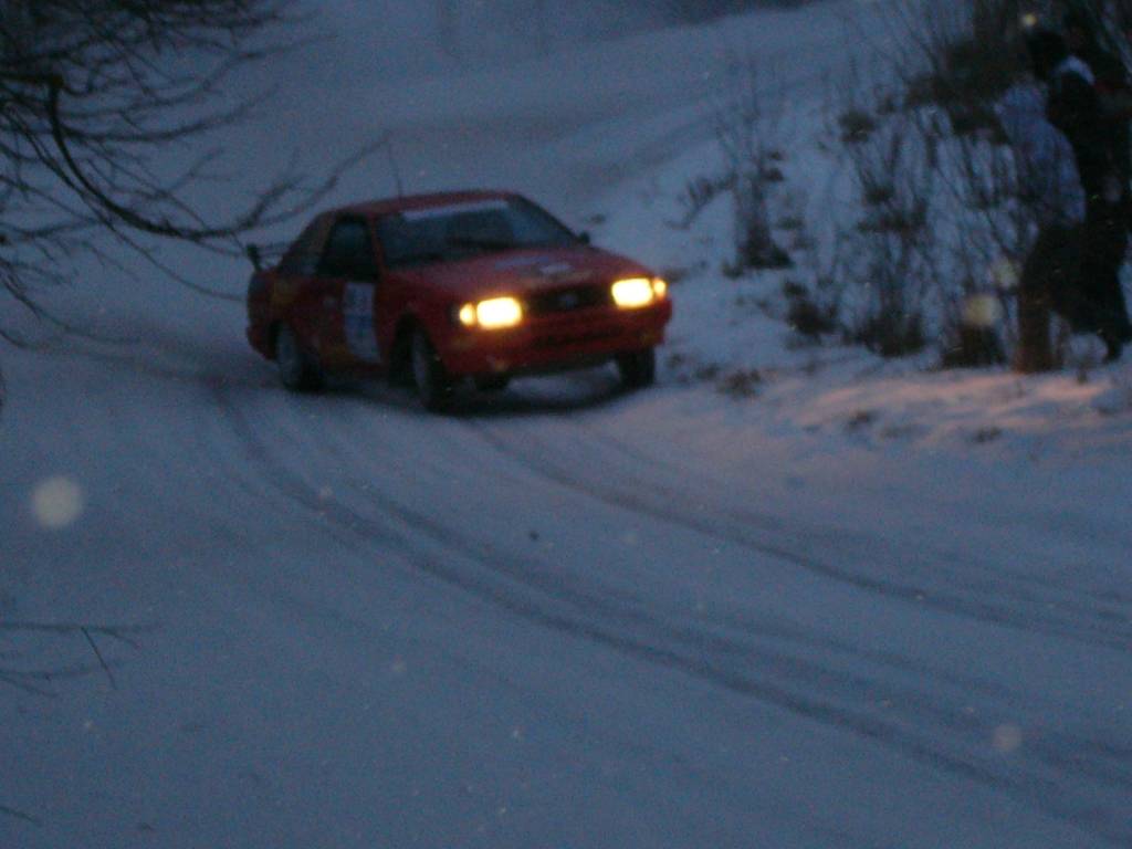 Bildes no Latvijas autorallija čempionāta otrā posma - rallija "Sarma 2009". Tajā absolūtajā vērtējumā triumfēja Aivja Egles ekipāža. "Liepājas Rallija komandas" braucējus Normundu Verbeli un Igoru Bartaščenoku Gulbenes apkārtnes ceļos...
Autors: Uldis Dobelis
