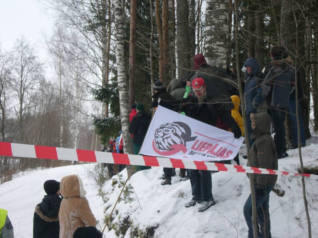 Bildes no Latvijas autorallija čempionāta otrā posma - rallija "Sarma 2009". Tajā absolūtajā vērtējumā triumfēja Aivja Egles ekipāža. "Liepājas Rallija komandas" braucējus Normundu Verbeli un Igoru Bartaščenoku Gulbenes apkārtnes ceļos...
Autors: Uldis Dobelis