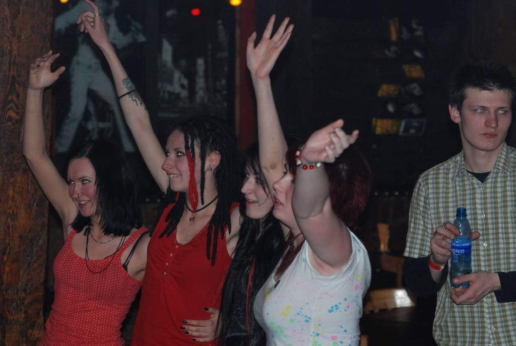 19. februārī Liepājas klubā "Fontaine Palace" notika pasākums "Heavy Thursday". Tajā spēlēja Liepājas grupa "Well Set", kura šoreiz iztika bez vokāla, un Rīgas grupa "Otherway".

Autors: Uldis Dobelis