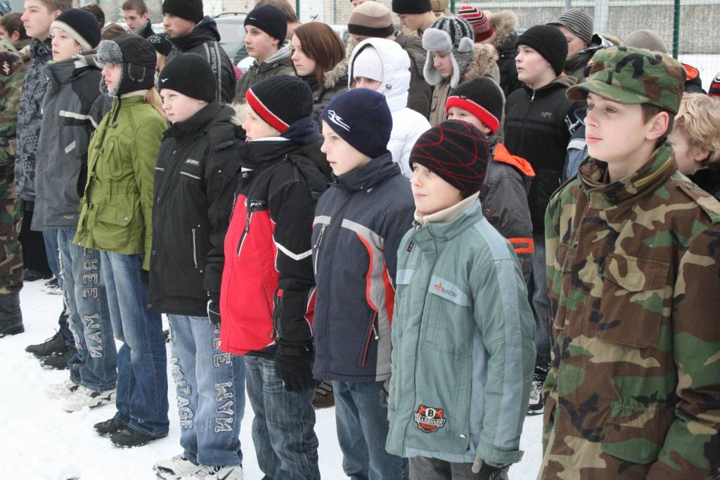 Šodien Liepājā pie Jūras spēku flagmaņa "Virsaitis" jaunsargi no Liepājas un rajona nodeva svinīgo solījumu un saņēma apliecību. Viņiem bija arī ekskursija pa "Virsaiti". 
Autors: Uldis Dobelis