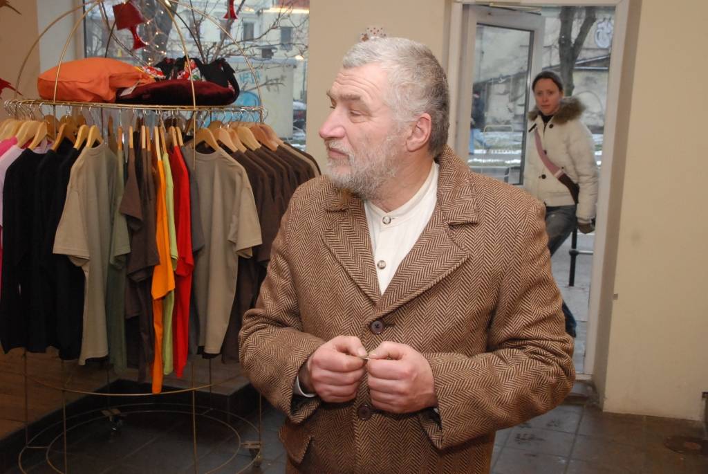 Šodien 6. februārī salonā "Ideju lidlauks" Malkas ielā 1 tika atklāta abstrakcionista Valda Mackara gleznu izstāde, kurā izstādīti vairāk nekā 20 darbi - pārsvarā par tēmu "Meteņi".

"Kādēļ gan svinēt ķīniešu jauno gadu, ja varam atzīmēt...
Autors: Jānis Goldbergs