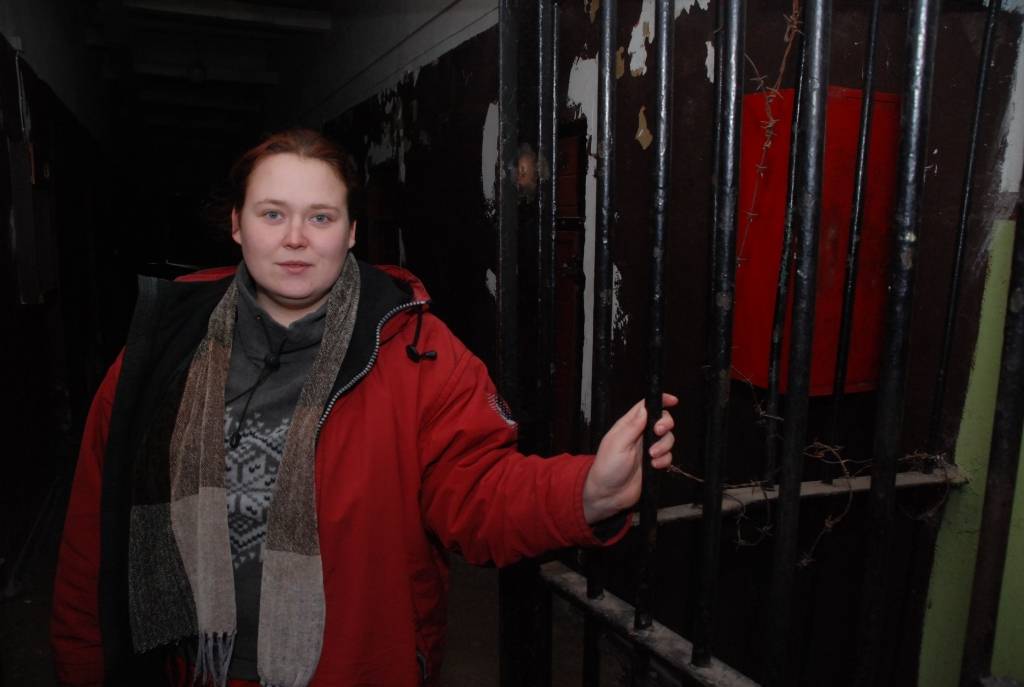 Šonedēļ Karostas cietumā vairākas naktis strādā 16 pētnieku grupa “Ghost Hunters" no Amerikas Savienoto Valstu televīzijas. 
Ar īpašas aparatūras palīdzību viņi mēģinās fiksēt Virssardzes namā mītošās Baltās dāmas klātbūtni.
Par saviem...
Autors: Sarmīte Štrausa