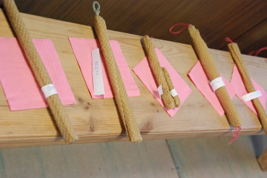 Sveču dienā, 2. februārī, jālej un jādedzina sveces, šo tradīciju jaunajai paaudzei atgādināja daudzbērnu ģimeņu biedrība „Dzērvīte”. 

„Dzērvītē” pirmā tikšanās jaunajā gadā notika sveču dienas priekšvakarā. Grobiņas radošā kluba „Efeja”...
Autors: Anita Kantāne