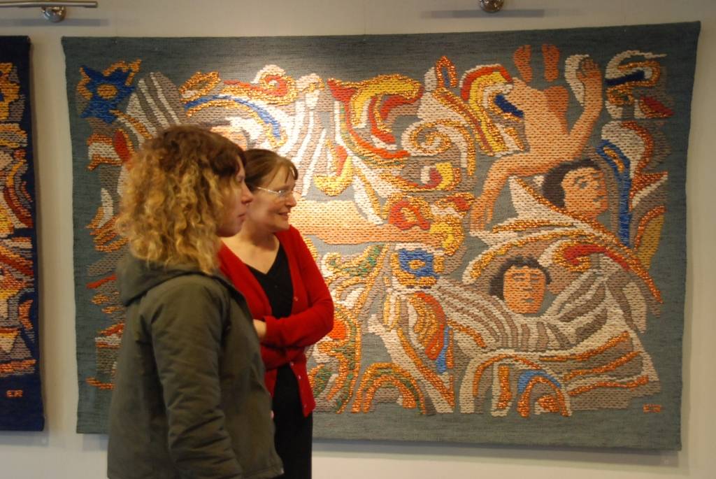 Īpatnējus gobelēnus un no dažādām tekstilšķiedrām veidotus telpisku objektus no 17. marta līdz 20. maijam var apskatīt UPB galerijā, Dzintaru ielā 19. Tur atklāta Egila Rozenberga izstāde “Eņģeļi un maskas”.
Egils Rozenbergs ir viens no...
Autors: Sarmīte Štrausa