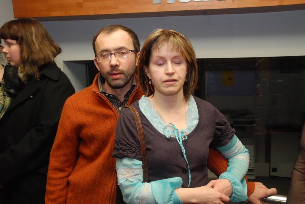 Īpatnējus gobelēnus un no dažādām tekstilšķiedrām veidotus telpisku objektus no 17. marta līdz 20. maijam var apskatīt UPB galerijā, Dzintaru ielā 19. Tur atklāta Egila Rozenberga izstāde “Eņģeļi un maskas”.
Egils Rozenbergs ir viens no...
Autors: Sarmīte Štrausa