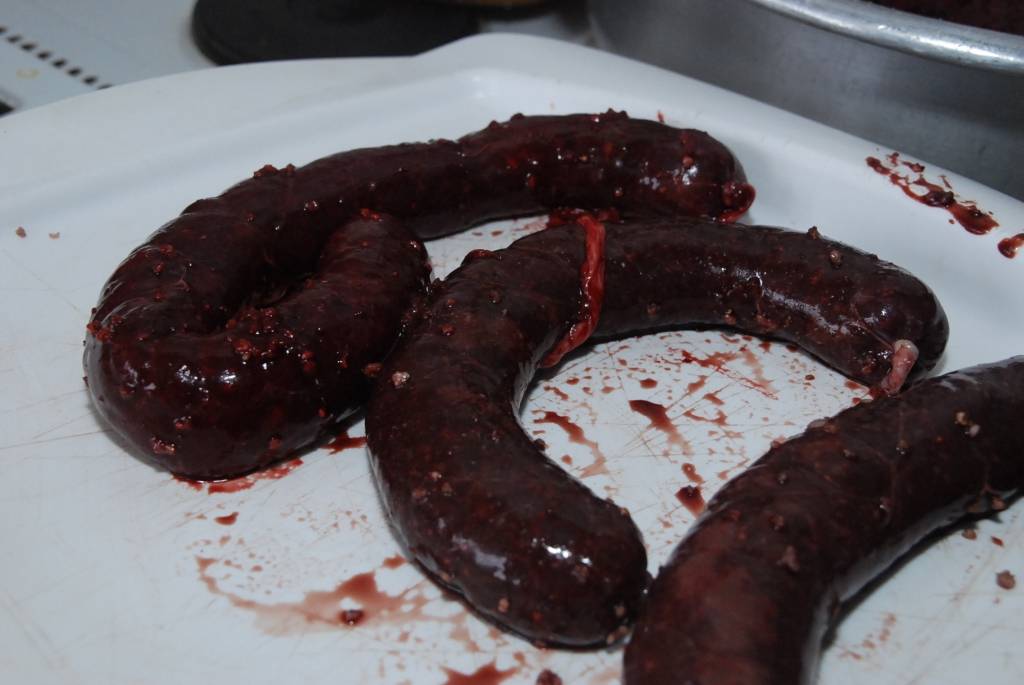Liepājas Tūrisma un tekstila skolā (LTTS) turpinās latviešu tradicionālo ēdienu recepšu pētīšana. Pēc brauciena uz Rucavu, kad audzēkņi kopā ar skolotājām pierakstīja seno recepšu zinātāju ieteikumus, sākušās praktiskās nodarbības.

Šonedēļ...
Autors: Iluta Dreimane