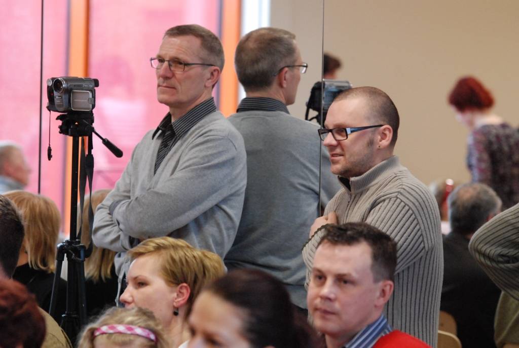 Svētdien, 15. martā, Liepājas Olimpiskajā centrā notika pilsētas mazo vokālistu konkurss "Cālis 2009". Jaunākajā grupā titulu "Cālis 2009" ieguva Paula Nille. Otro vietu izcīnīja Sebastians Šmits. Trešā bija Undīne Melbārde, stāsta...
Autors: Uldis Dobelis