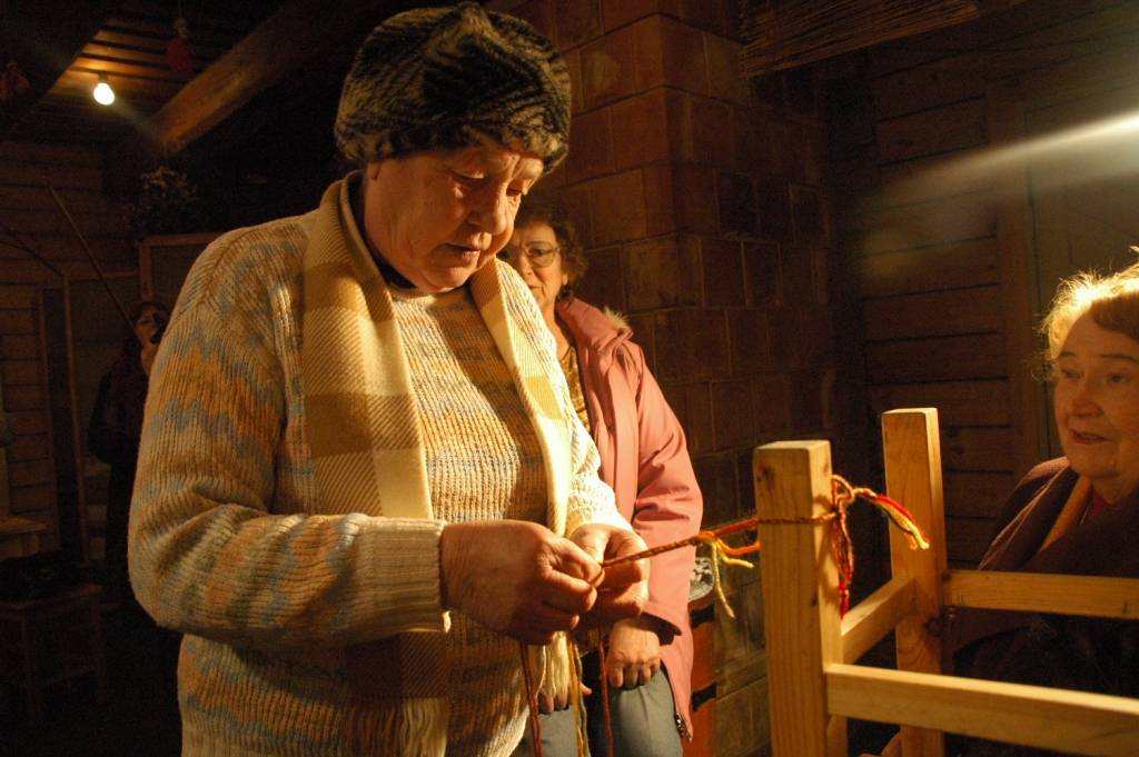 Laikā starp Meteņiem un Lielo dienu folkloras centrā “Namīns” uz balsu ievingrināšanu ceturtdienas vakaros pulksten 17.30 aicina Liepājas folkloras kopas.

Pirmajā nodarbībā ceturtdienas vakarā “Namīnā” sanāca dziedātājas no folkloras...
Autors: Sarmīte Štrausa