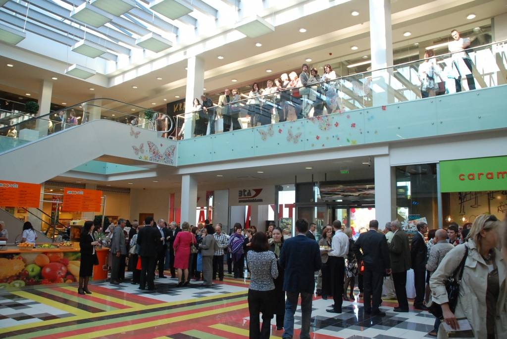 Vakar, 29. aprīlī, notika jaunā tirdzniecības centra "baata" atklāšana VIP viesiem. Tautai "baata" durvis vērs šodien, 30. aprīlī, pulksten 12.
Autors: "Rekurzeme", portāls