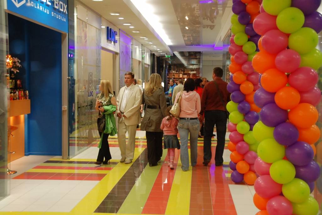 Vakar, 29. aprīlī, notika jaunā tirdzniecības centra "baata" atklāšana VIP viesiem. Tautai "baata" durvis vērs šodien, 30. aprīlī, pulksten 12.
Autors: "Rekurzeme", portāls