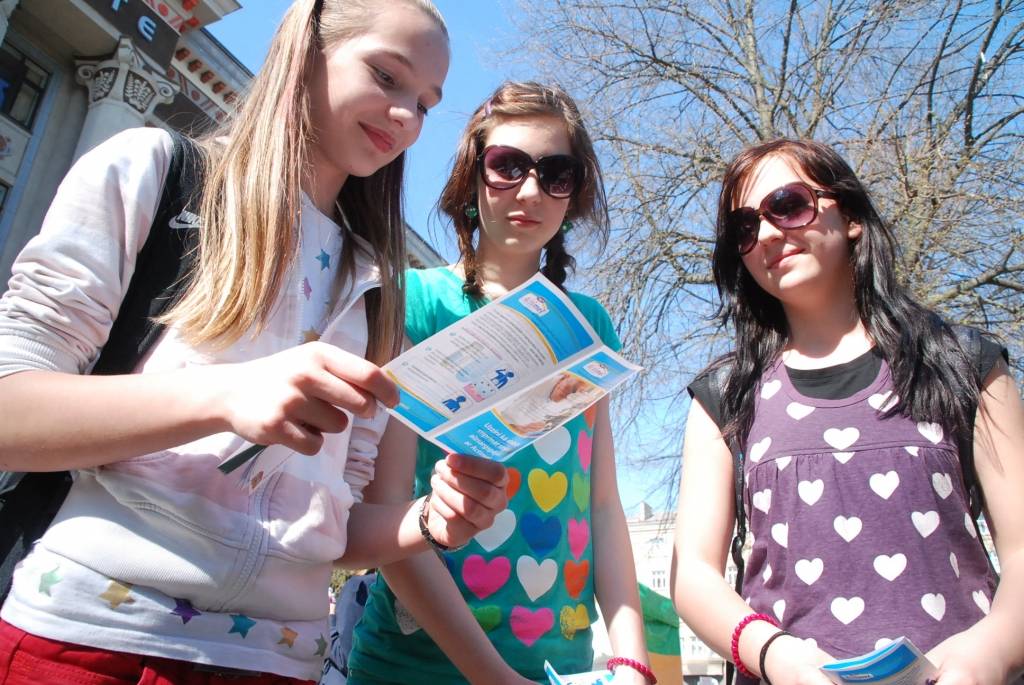 Šodien, 29. aprīlī, kas visā Eiropā jau pekto gadu tiek atzīmēta kā Imunoliģijas diena, liepājniekiem bija iespēja laukumā pie Liepājas Universitātes noklausīties lekciju par imunoloģijas jautājumiem, iemācīties nūjot, uzzināt dažādas...
Autors: "Rekurzeme", portāls