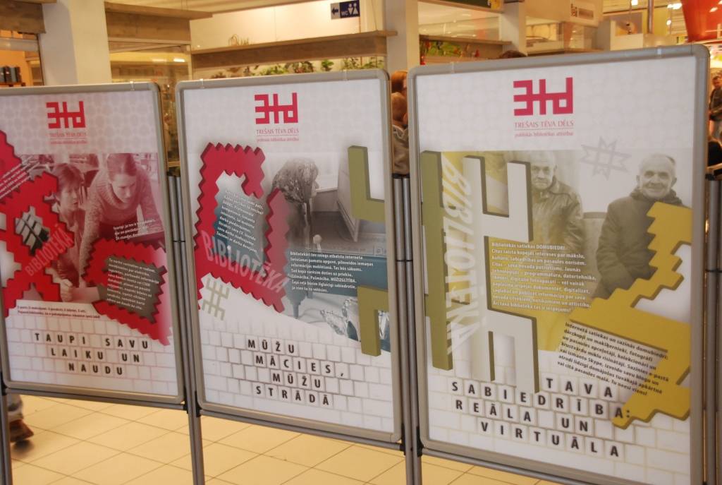 Šodien, 28. aprīlī, Liepājā tirdzniecības centrā “Ostmala” Kārļa Zāles laukumā 8 atklāja Latvijas publisko bibliotēku attīstības projekta “Trešais tēva dēls” ceļojošo izstādi “Pasaule klikšķa attālumā”. 

Izstādi Liepājā ikviens...
Autors: Iluta Dreimane