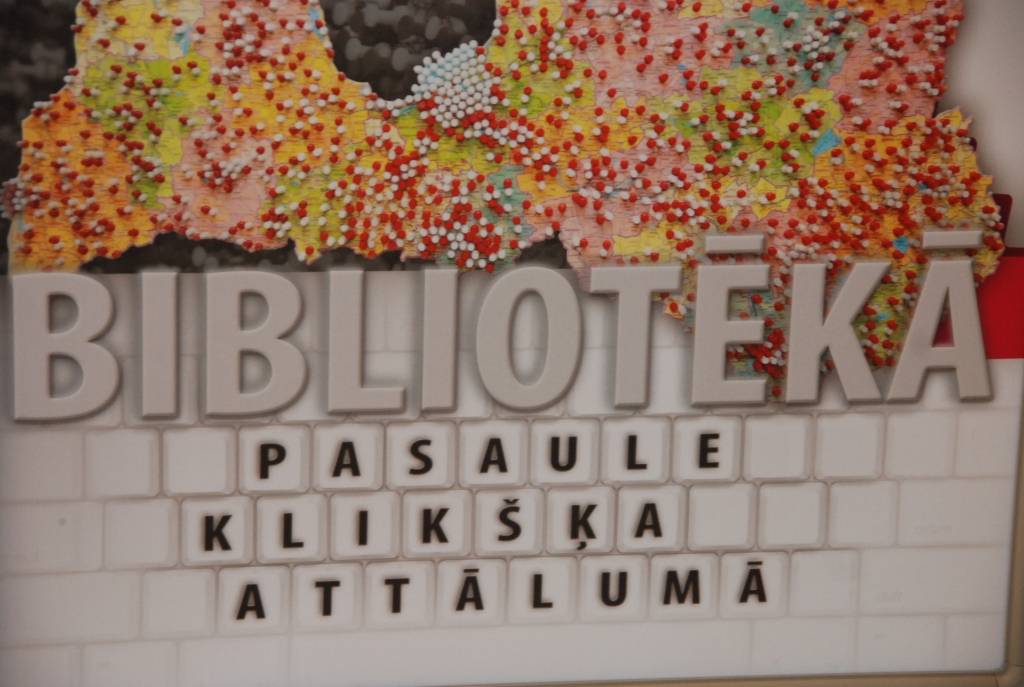 Šodien, 28. aprīlī, Liepājā tirdzniecības centrā “Ostmala” Kārļa Zāles laukumā 8 atklāja Latvijas publisko bibliotēku attīstības projekta “Trešais tēva dēls” ceļojošo izstādi “Pasaule klikšķa attālumā”. 

Izstādi Liepājā ikviens...
Autors: Iluta Dreimane