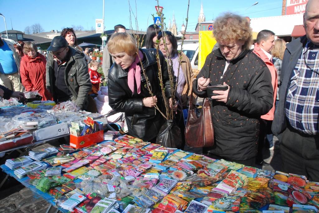 Liels tirgotāju un apmeklētāju pieplūdums šorīt, sestdienā, ir Pētertirgū un tā apkārtnē, kur izpleties Jurģu gadatirgus. Ja gribat ņemt līdzi mazus bērnus, lieciet labāk mugursomā - ar ratiem pūlī būs grūti. Tradicionālo preču klāstu, kur...
Autors: Ilze Vainovska