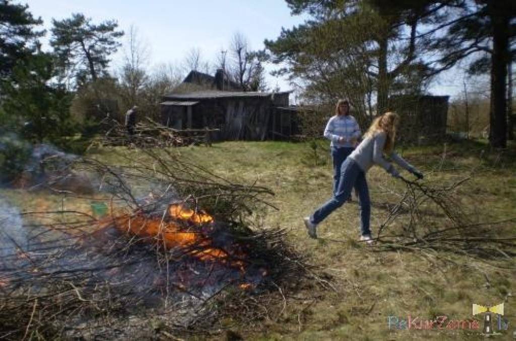 Biedrība "Dižvanagi" rīkoja talku Grobiņas pagasta "Dižvanagos", kur paredzēts veidot rehabilitācijas centru bērniem ar īpašām vajadzībām. Saskaņā ar mežziņa ieteikumiem, tika attīrīts pamežs, kur tiks veidotas visiem pieejamas pastaigu...
Autors: Ilze Vainovska