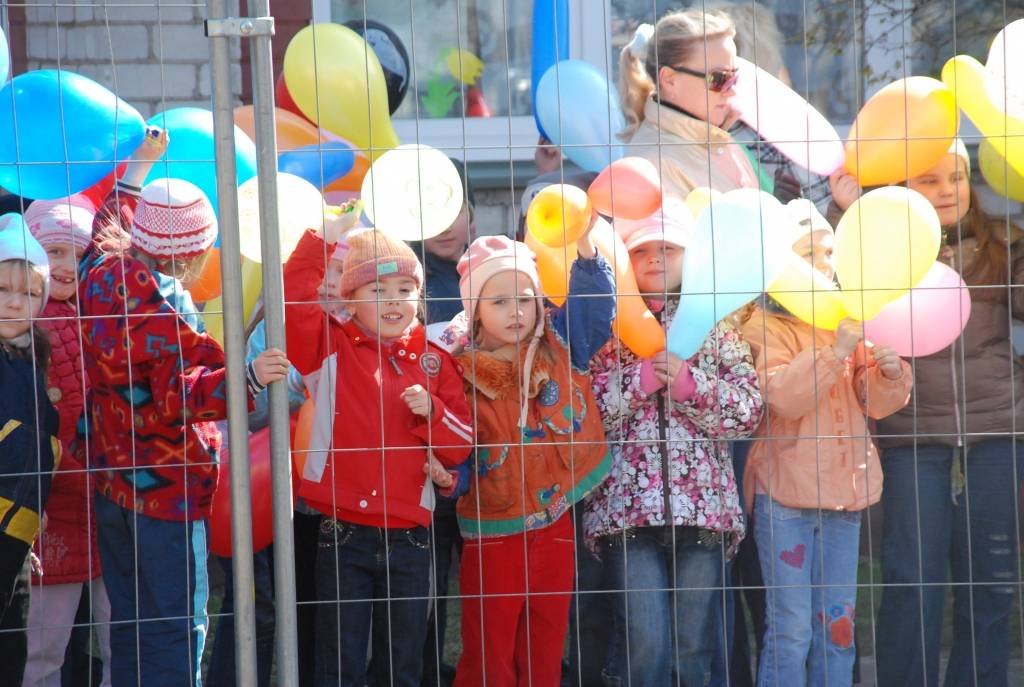 Šodien, 21. aprīlī, tika svinīgi ielikta kapsula bērnudārza "Saulīte" jaunās piebūves pamatos.
"Saulīte" atrodas Liepājā, Ganību ielā 122/128. Pasākumā piedalīsies pārstāvji no pašvaldības, bērnudārza, būvniekiem u.c.
Piebūvē papildus...
Autors: "Rekurzeme", portāls