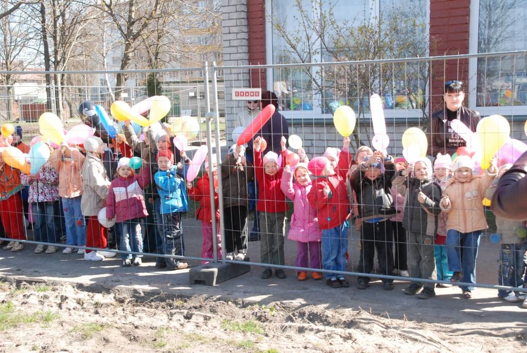 Šodien, 21. aprīlī, tika svinīgi ielikta kapsula bērnudārza "Saulīte" jaunās piebūves pamatos.
"Saulīte" atrodas Liepājā, Ganību ielā 122/128. Pasākumā piedalīsies pārstāvji no pašvaldības, bērnudārza, būvniekiem u.c.
Piebūvē papildus...
Autors: "Rekurzeme", portāls