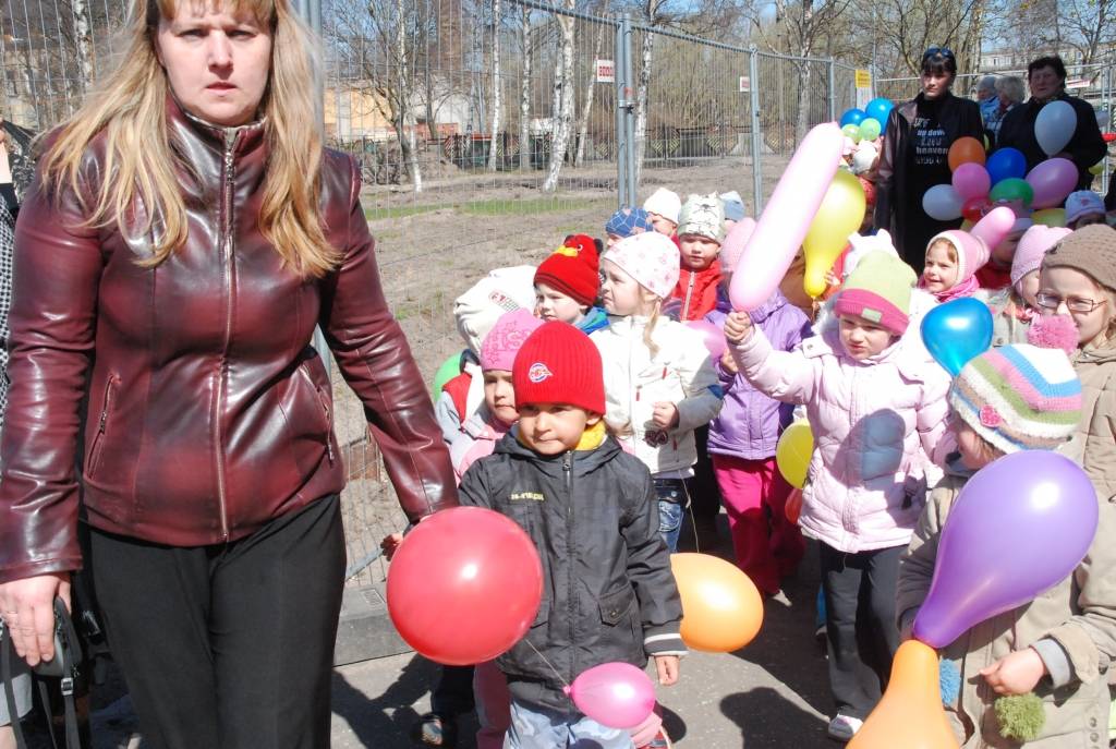 Šodien, 21. aprīlī, tika svinīgi ielikta kapsula bērnudārza "Saulīte" jaunās piebūves pamatos.
"Saulīte" atrodas Liepājā, Ganību ielā 122/128. Pasākumā piedalīsies pārstāvji no pašvaldības, bērnudārza, būvniekiem u.c.
Piebūvē papildus...
Autors: "Rekurzeme", portāls