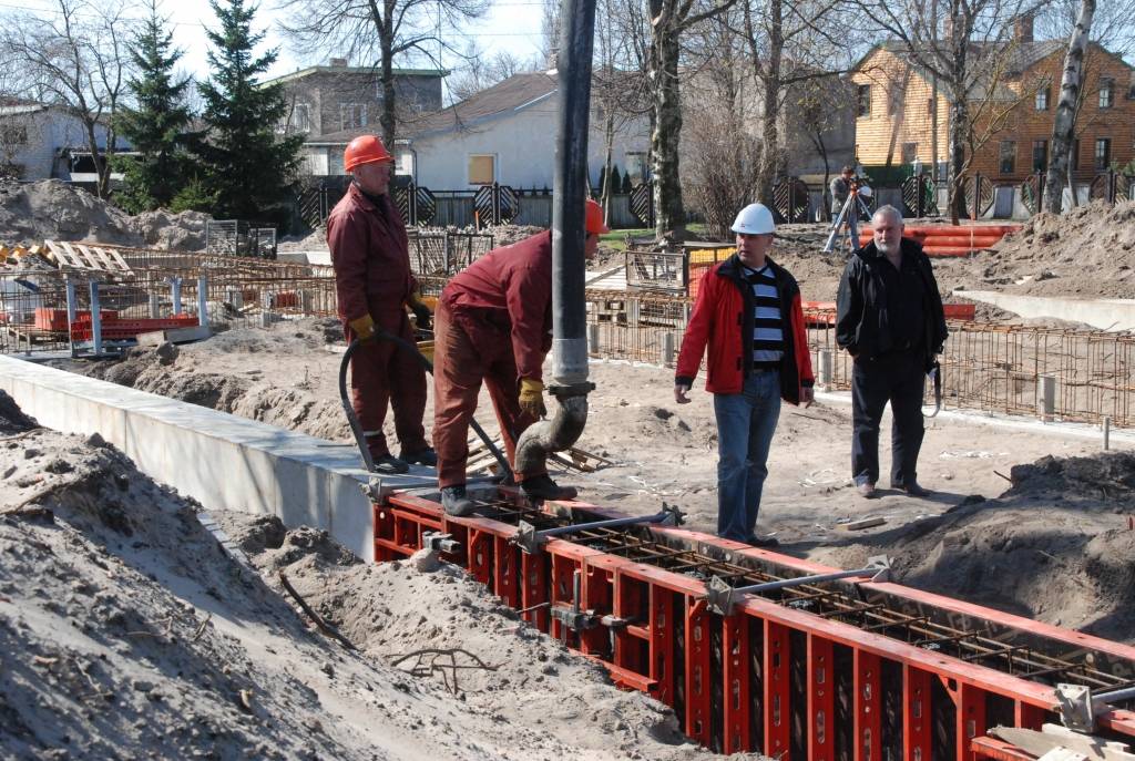 Šodien, 21. aprīlī, tika svinīgi ielikta kapsula bērnudārza "Saulīte" jaunās piebūves pamatos.
"Saulīte" atrodas Liepājā, Ganību ielā 122/128. Pasākumā piedalīsies pārstāvji no pašvaldības, bērnudārza, būvniekiem u.c.
Piebūvē papildus...
Autors: "Rekurzeme", portāls