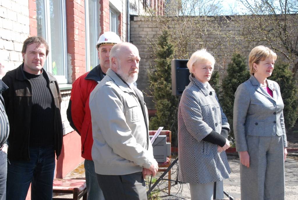 Šodien, 21. aprīlī, tika svinīgi ielikta kapsula bērnudārza "Saulīte" jaunās piebūves pamatos.
"Saulīte" atrodas Liepājā, Ganību ielā 122/128. Pasākumā piedalīsies pārstāvji no pašvaldības, bērnudārza, būvniekiem u.c.
Piebūvē papildus...
Autors: "Rekurzeme", portāls