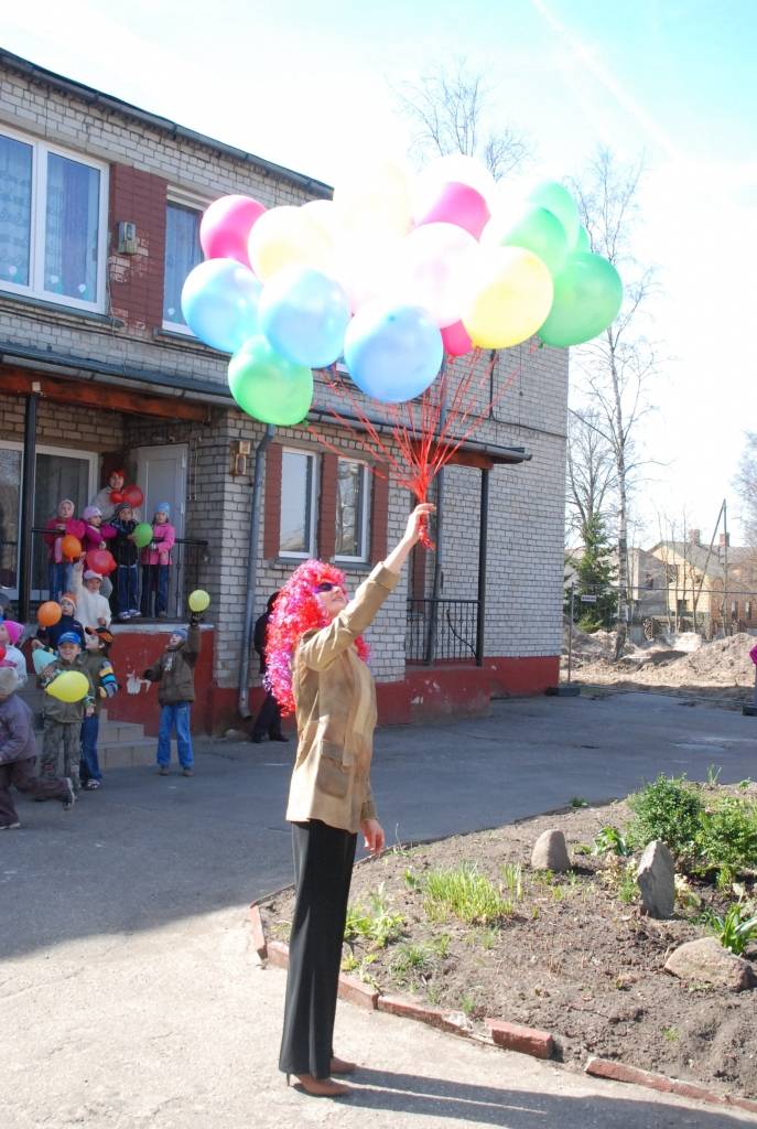 Šodien, 21. aprīlī, tika svinīgi ielikta kapsula bērnudārza "Saulīte" jaunās piebūves pamatos.
"Saulīte" atrodas Liepājā, Ganību ielā 122/128. Pasākumā piedalīsies pārstāvji no pašvaldības, bērnudārza, būvniekiem u.c.
Piebūvē papildus...
Autors: "Rekurzeme", portāls