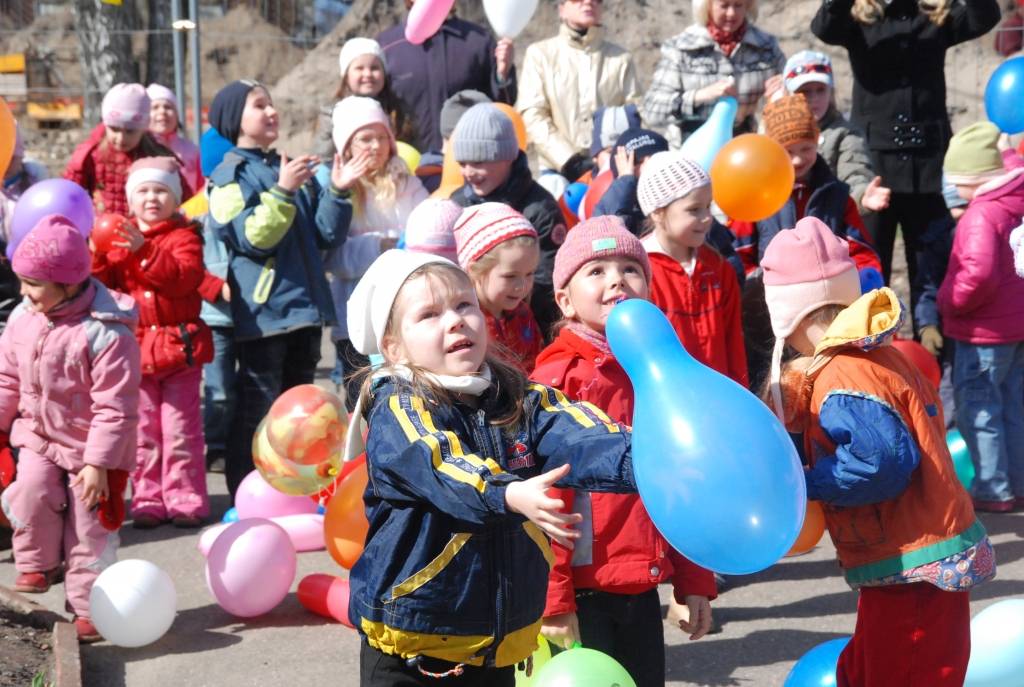 Šodien, 21. aprīlī, tika svinīgi ielikta kapsula bērnudārza "Saulīte" jaunās piebūves pamatos.
"Saulīte" atrodas Liepājā, Ganību ielā 122/128. Pasākumā piedalīsies pārstāvji no pašvaldības, bērnudārza, būvniekiem u.c.
Piebūvē papildus...
Autors: "Rekurzeme", portāls
