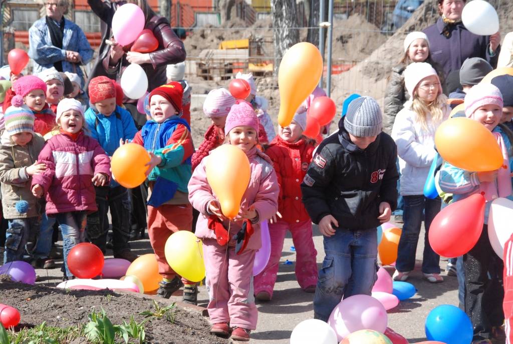 Šodien, 21. aprīlī, tika svinīgi ielikta kapsula bērnudārza "Saulīte" jaunās piebūves pamatos.
"Saulīte" atrodas Liepājā, Ganību ielā 122/128. Pasākumā piedalīsies pārstāvji no pašvaldības, bērnudārza, būvniekiem u.c.
Piebūvē papildus...
Autors: "Rekurzeme", portāls